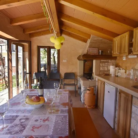 In Mit Schoener Terrasse Daire