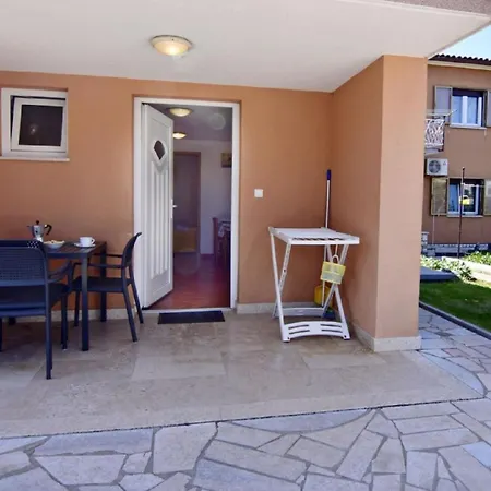 Appartement In Mit Schoener Terrasse