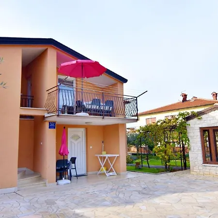 Appartement In Mit Schoener Terrasse